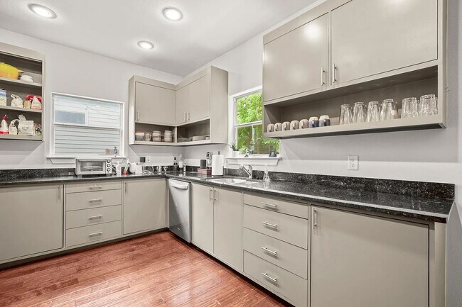 Building Photo - 2111 E 8th St