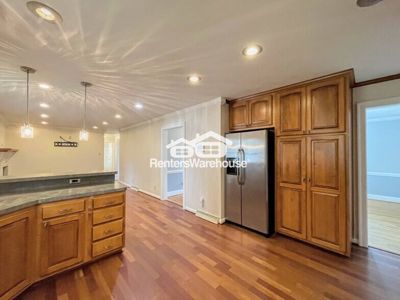 Building Photo - 3305 Camellia Dr