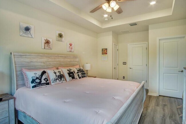 Building Photo - 2374 Post St