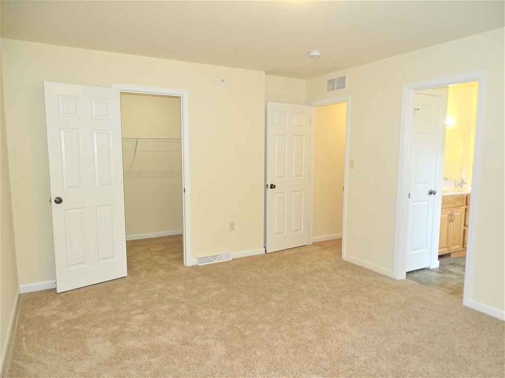 Building Photo - 247 Wildflower Dr