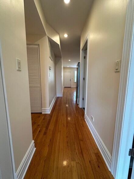 Building Photo - 6309 N Albany Ave