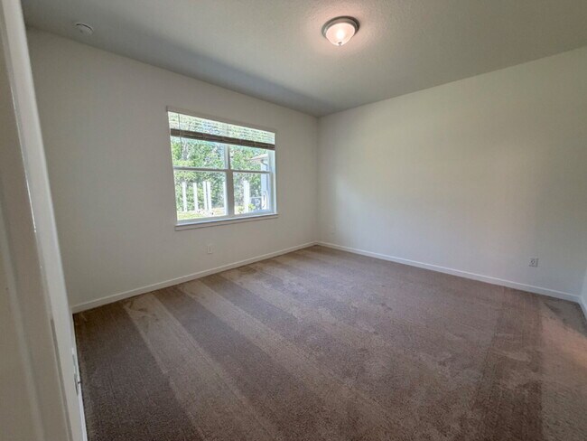 Building Photo - 3935 Big Sky Dr
