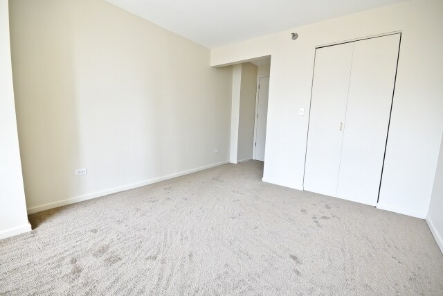 Building Photo - 345 N La Salle Dr