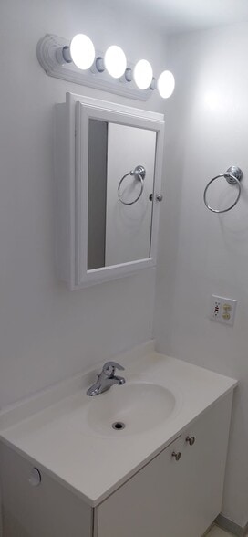 Building Photo - 140 NW 87th Ave