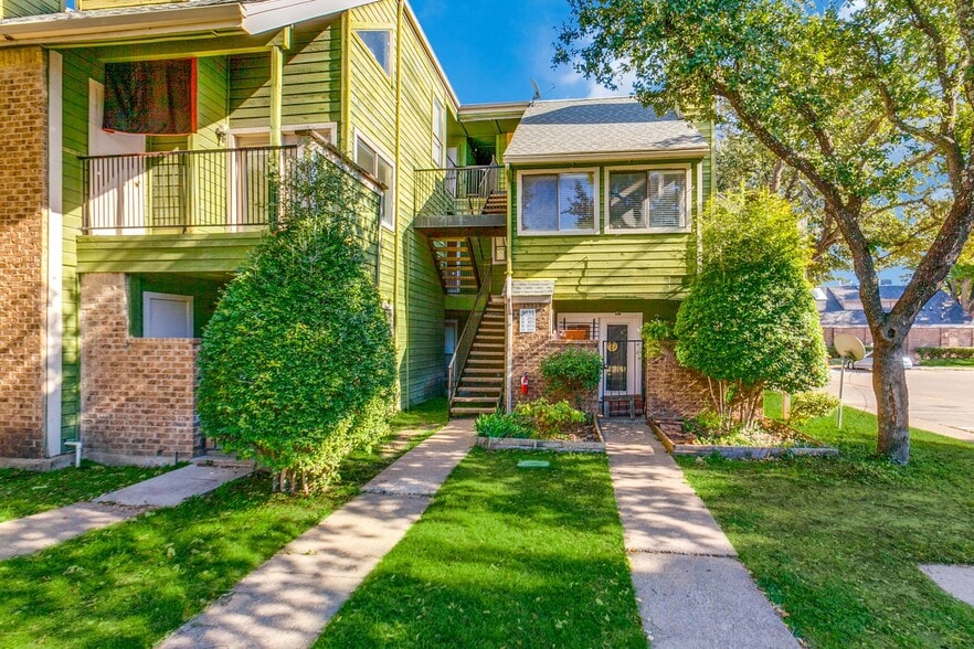 Building Photo - 9833 Walnut St