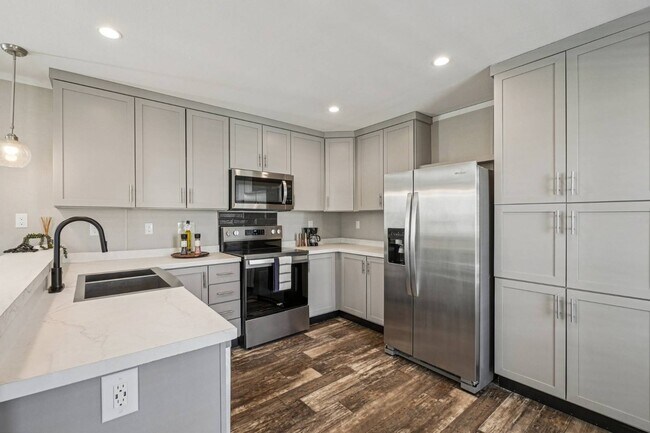 Building Photo - 1616 American Dr