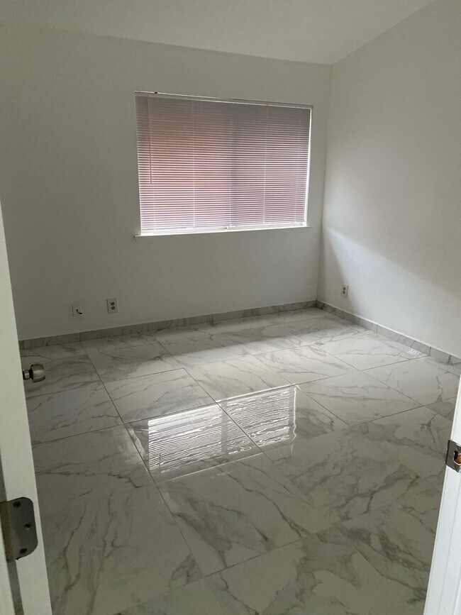 Building Photo - 1030 Kaweah St