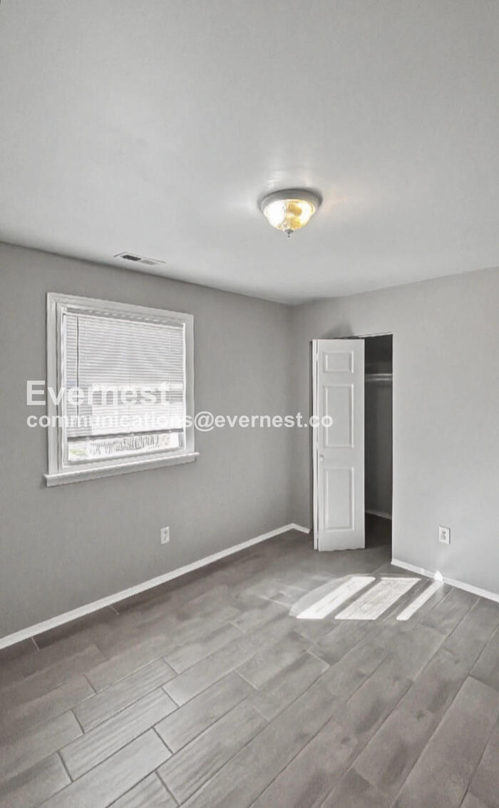 Building Photo - 1319 Minefee St