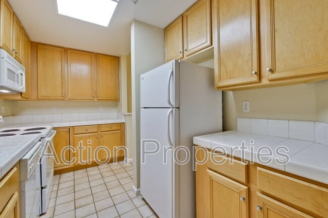 Building Photo - 2160 Santa Cruz Ave