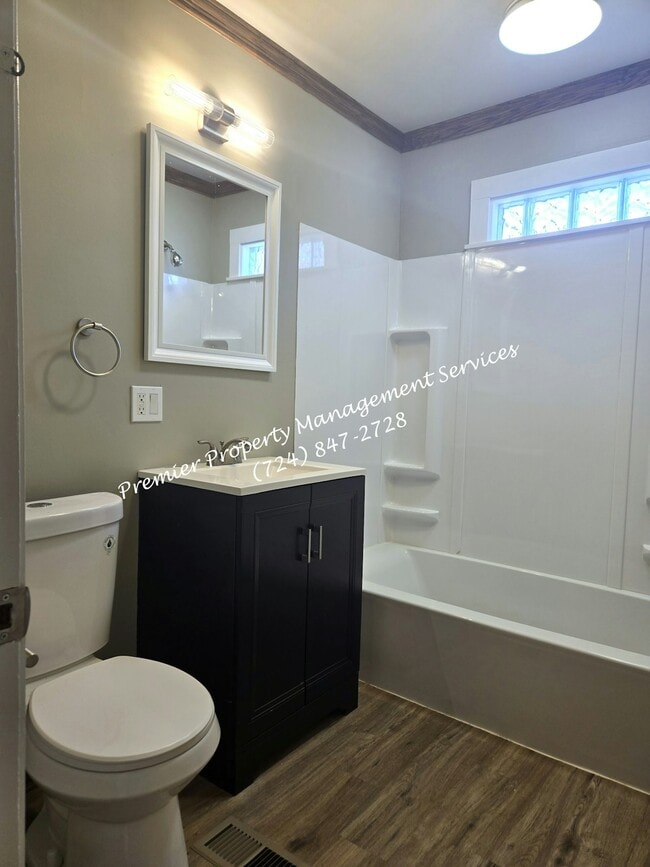Building Photo - 1425 Barclay Hill Rd
