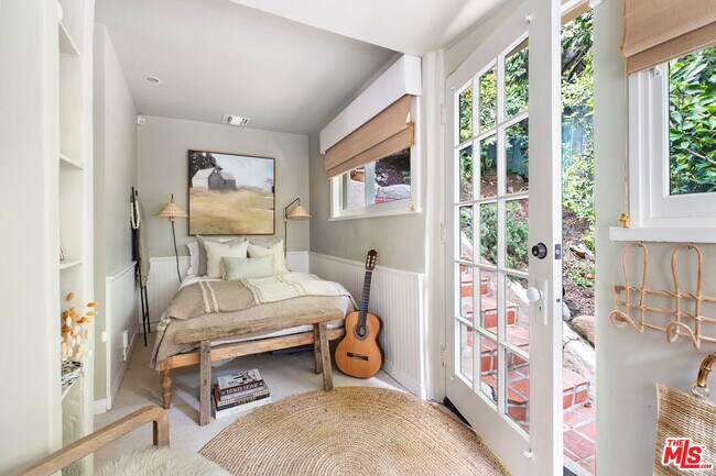 Building Photo - 175 W Channel Rd