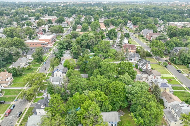 Building Photo - 139 W 4th Ave