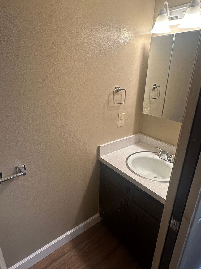 Building Photo - 2+1.5 REMODELED BRAND NEW APPLIANCES INCLUDED