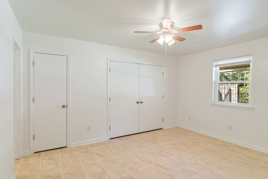 Bedroom - 1050 Cousin St