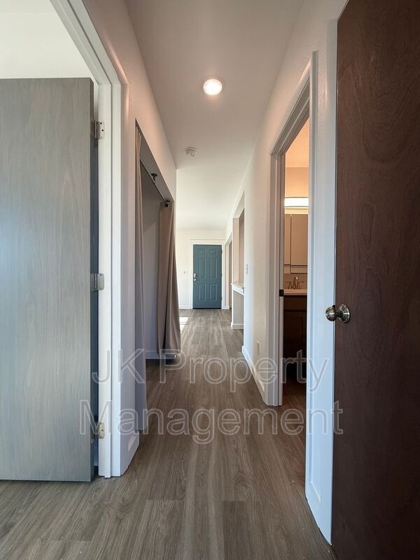 Building Photo - 3440 11th Ave S