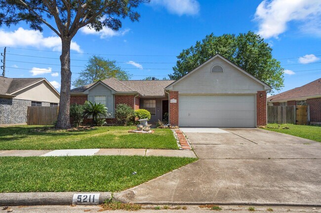 Building Photo - 5211 Roserock Ln