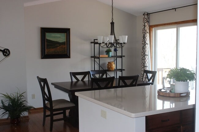 Building Photo - Main Floor Living - Updated 2021 - 5 Min from Mayo