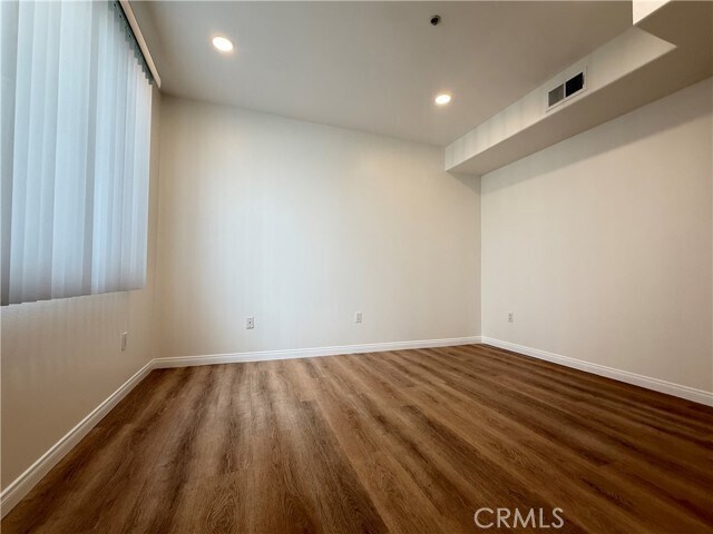 Building Photo - 300 E Providencia Ave