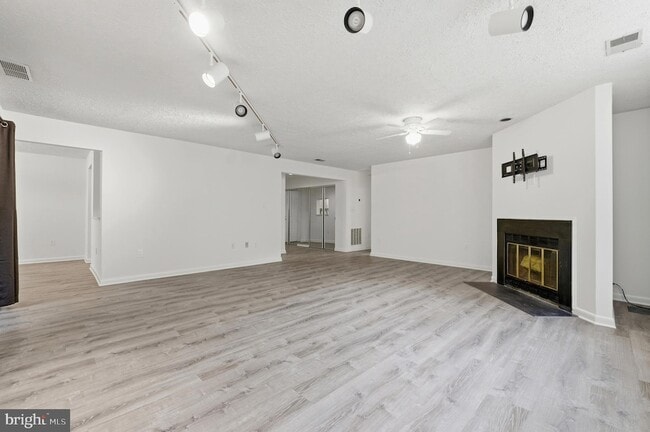 Building Photo - 2211 Woodbox Lane Unit A