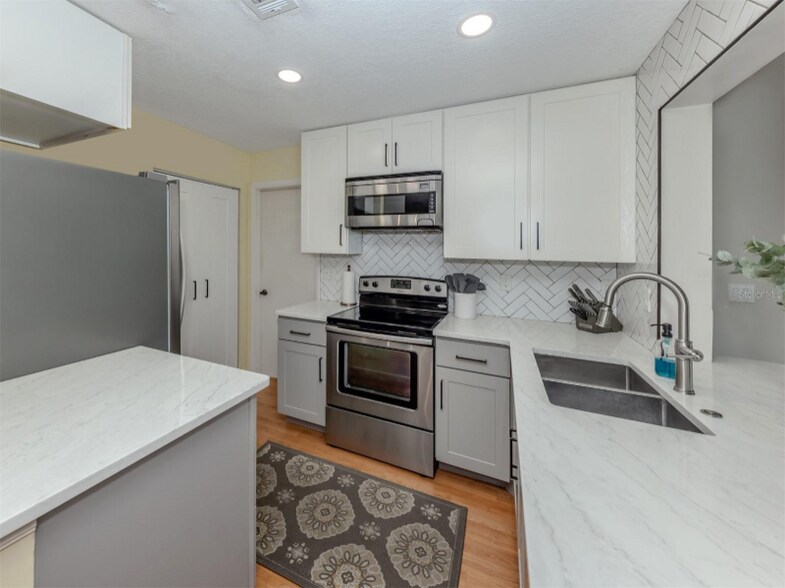Building Photo - 8122 Trionfo Ave