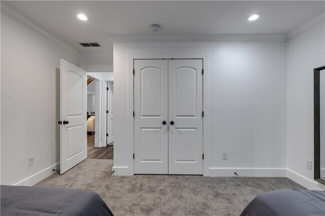 Building Photo - 551 Woodrow Ave