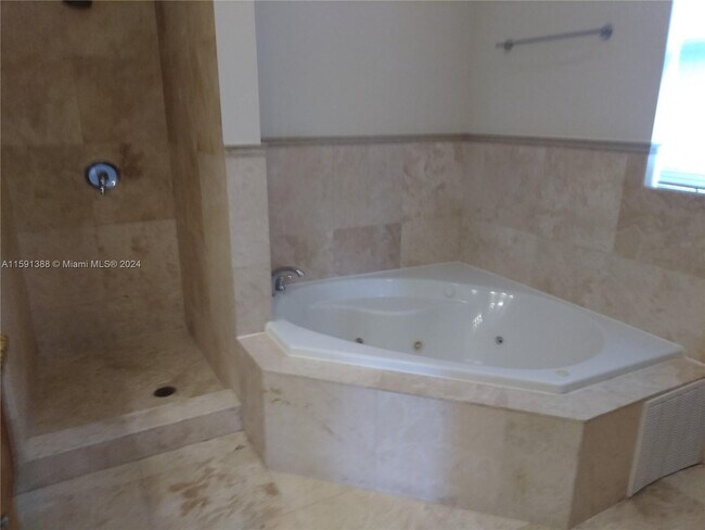 Building Photo - 3364 SW 28th Terrace