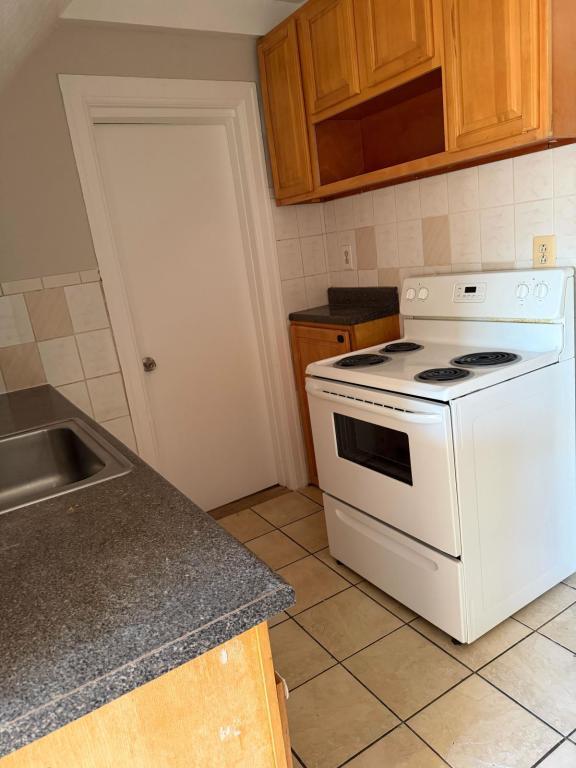 Building Photo - 65 Glenwood Ave