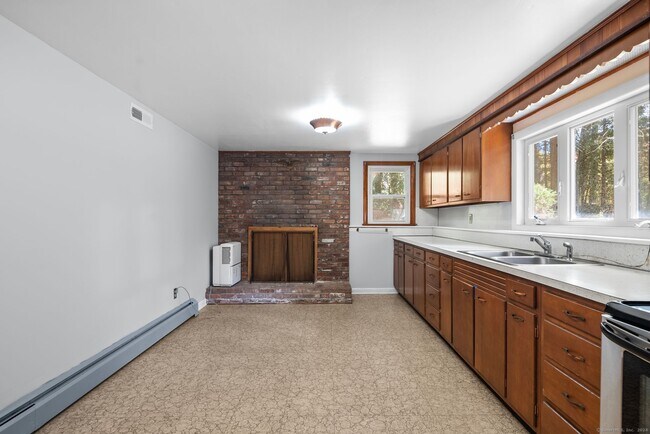 Building Photo - 677 Woodtick Rd