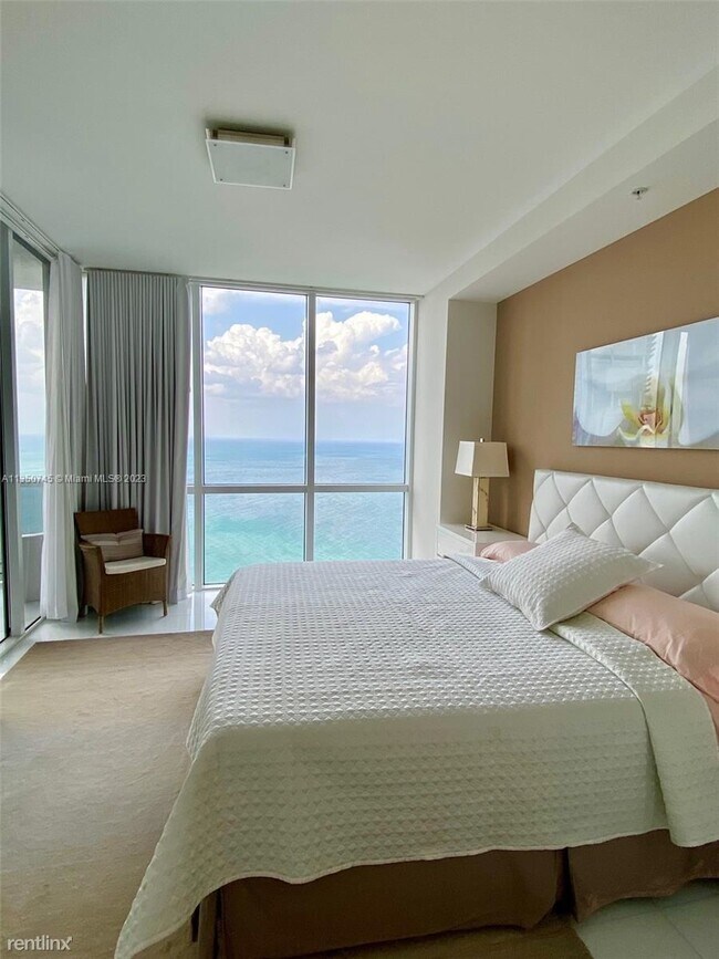 Building Photo - 2 br, 2.5 bath Condo - 18201 Collins Ave A...