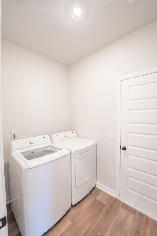 Building Photo - 142 Geranium Wy