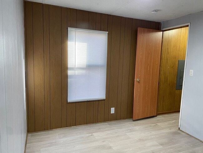 Building Photo - 2 BED, 2 BATH MOBILE HOME