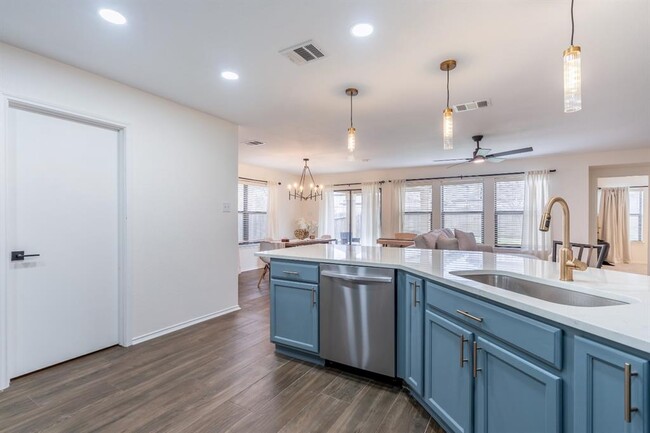 Building Photo - 1168 Renaissance Trail