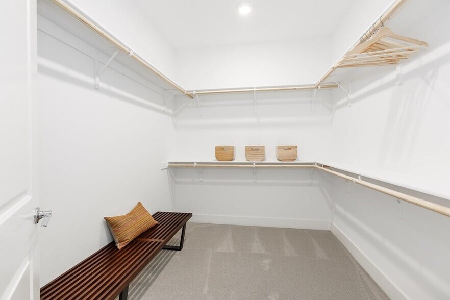Spacious Master Walk-In Closet - 29430 Urbia Way