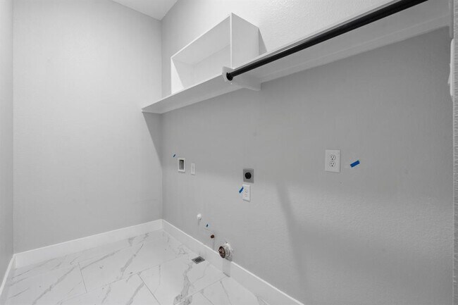 Building Photo - 327 Paradise Ln
