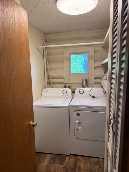 Washer dryer 1st floor - 4407 Outlook St