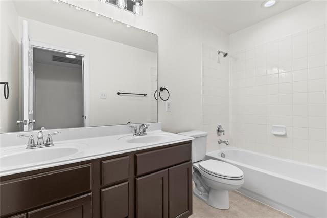 Building Photo - 2698 Lake Ridge Dr