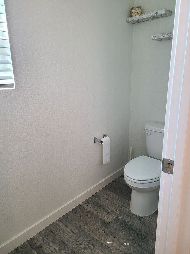 Building Photo - COMING SOON!!! Spacious Newer 4bd/2.5ba N Valleys Home!