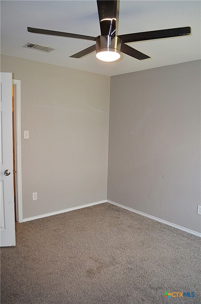 Building Photo - 423 Reservation Dr