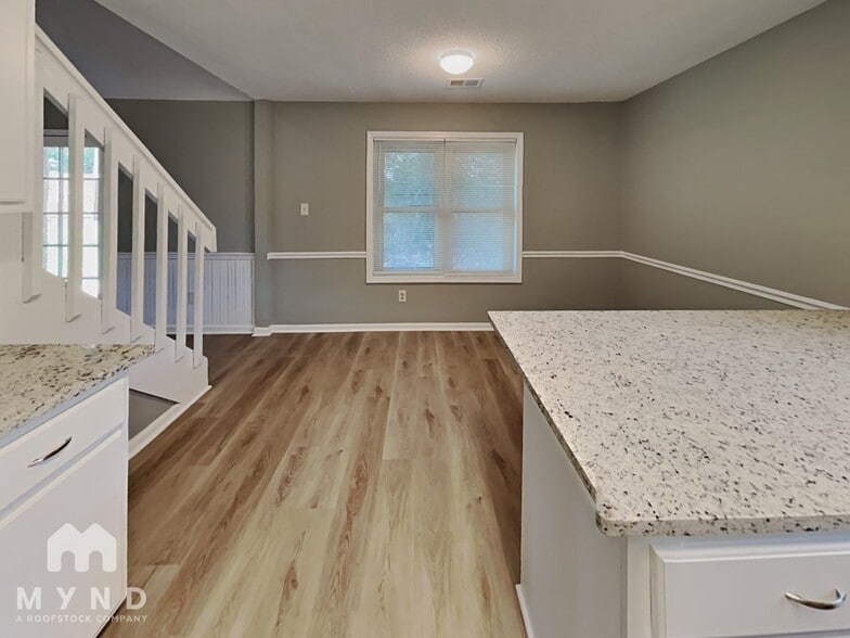 Building Photo - 6718 Lake Point Cir