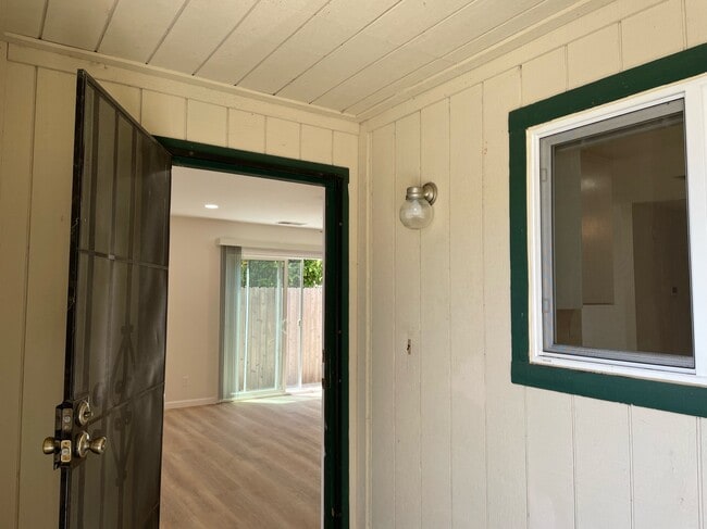 Building Photo - 1705 Darby Ln