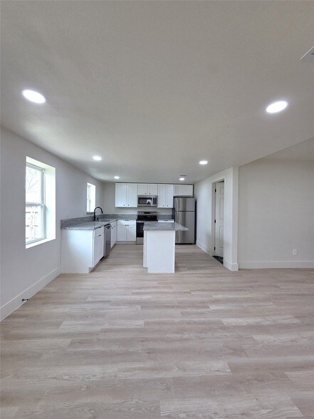 Building Photo - 4607 Englewood St