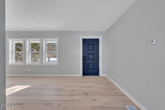 Building Photo - 257 W Circular St