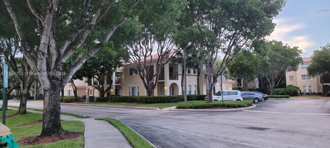 Building Photo - 2452 Centergate Dr