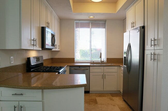 Building Photo - 401 El Cielo Rd