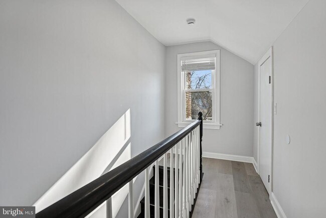 Building Photo - 92 Leigh Ave