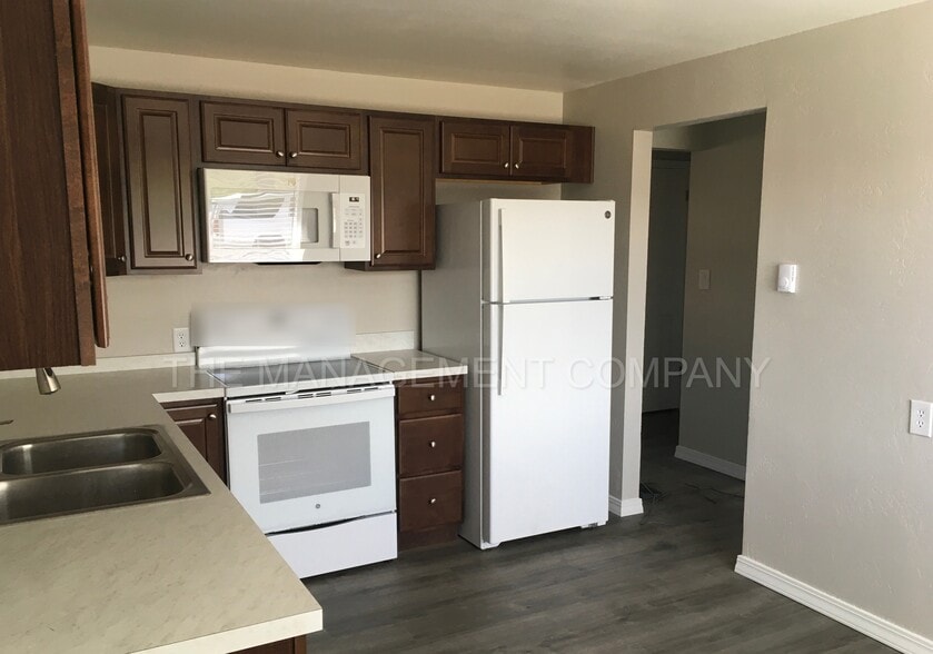 Building Photo - 1949 Alta Dr