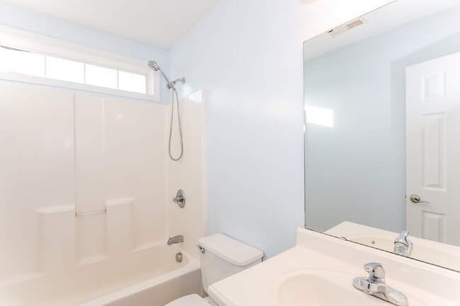 Building Photo - "Spacious 4-Bed, 3-Bath Haven in Myrtle Beach - Your Perfect Coastal Retreat!"