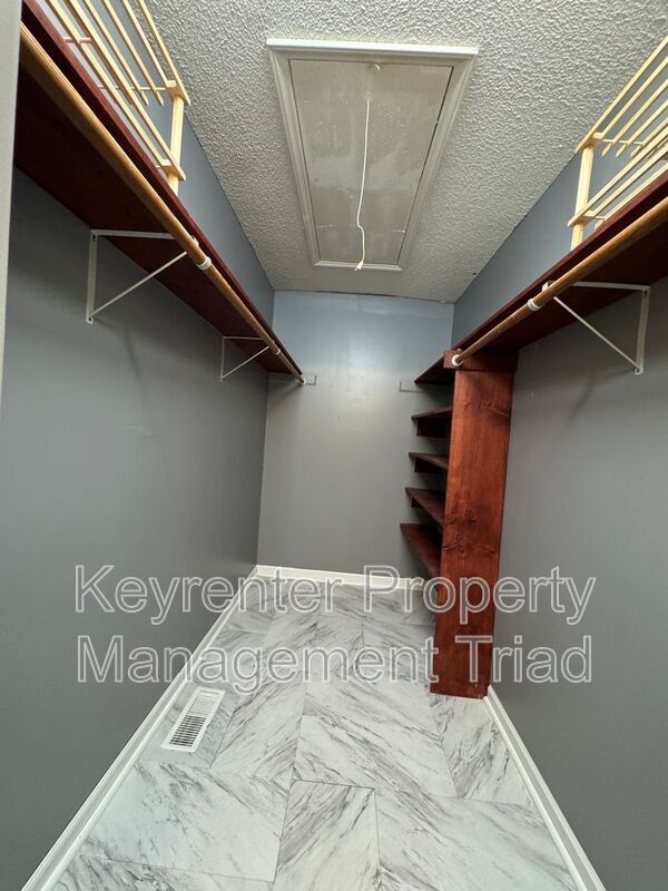 Building Photo - 333 Gregg St