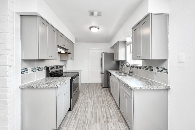 Building Photo - 7410 La Pl Dr