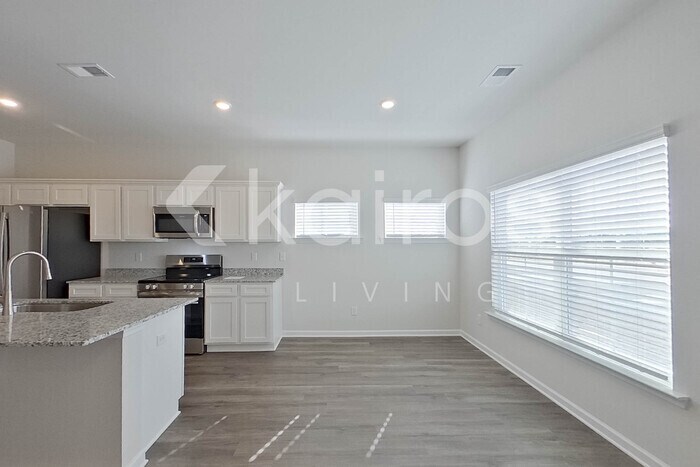 Building Photo - 2153 Banyon Cir